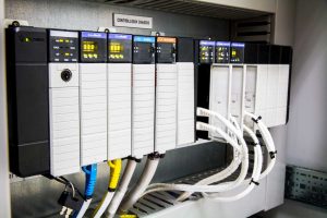 TRAINING ONLINE PROGRAMMABLE LOGIC CONTROLLER USING ALLEN BRADLEY CONTROL LOGIX 5000 / RSLOGIX5000