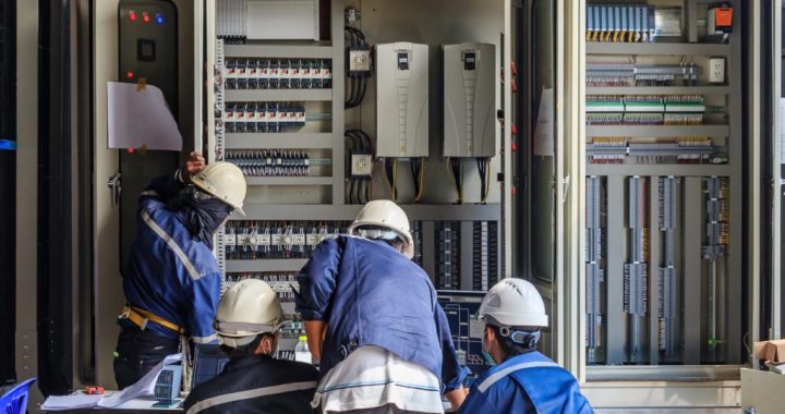 TRAINING PROGRAMMABLE LOGIC CONTROLLER (PLC)